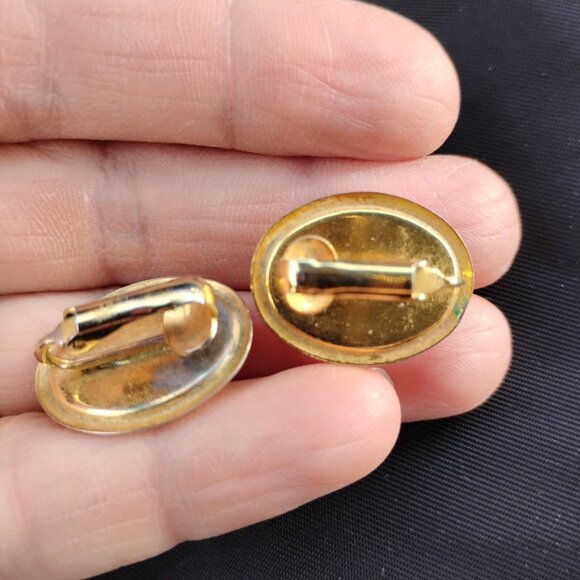 Elegant Vintage Oval Gold Tone Like Peach Moonstone Clip-on Earrings - Picture 6 of 6